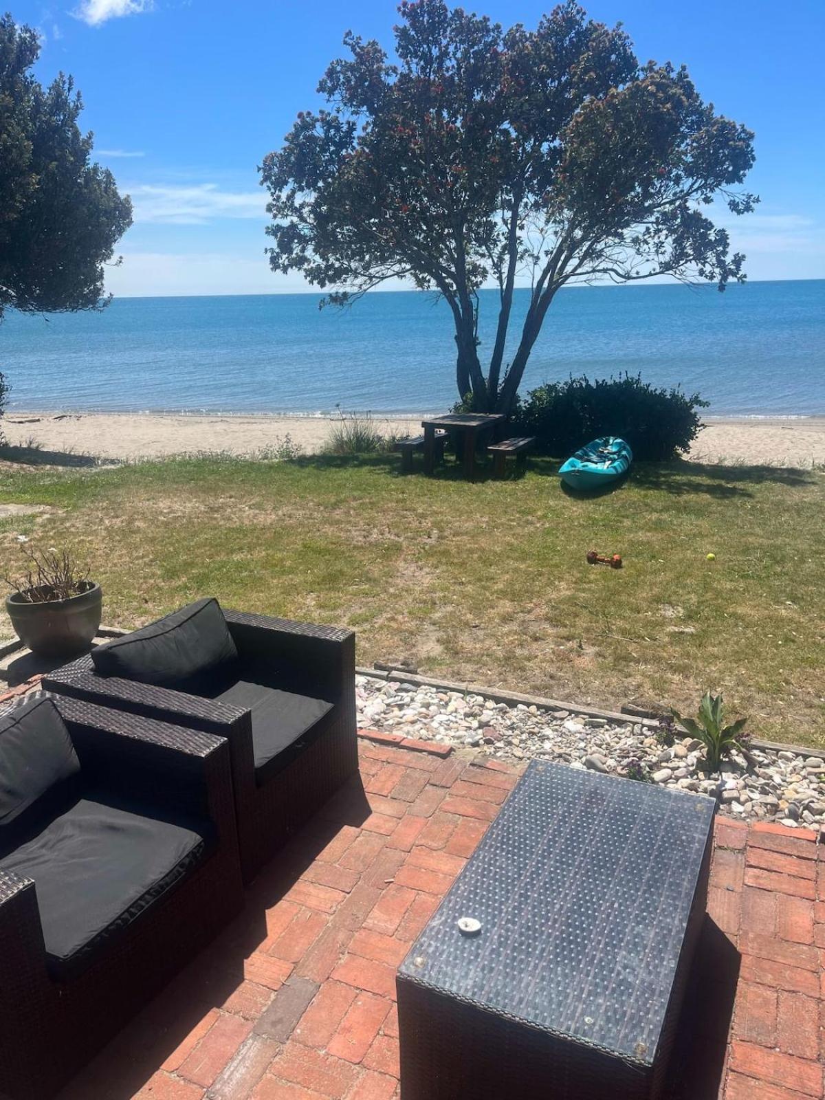 Beachfront Bliss - Your Parapara Seaside Retreat Εξωτερικό φωτογραφία