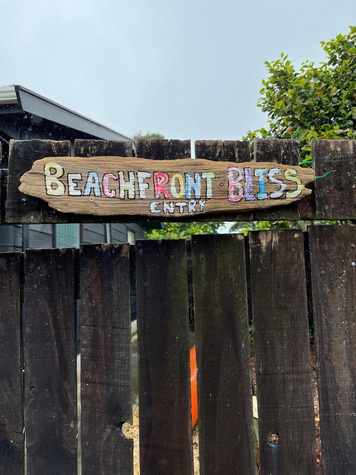 Beachfront Bliss - Your Parapara Seaside Retreat Εξωτερικό φωτογραφία